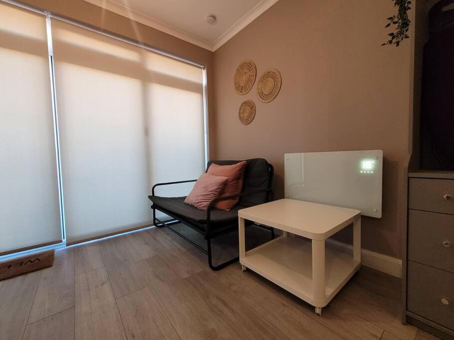 Cosy & Convenient Space Near M1, Em Airport & City 노팅엄 외부 사진